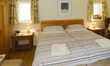 Neptune - spacious ensuite apartment with double or twin beds